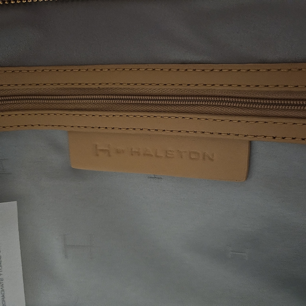 Elegant Tan and Cream Women's Handbag - Picture 7 of 12